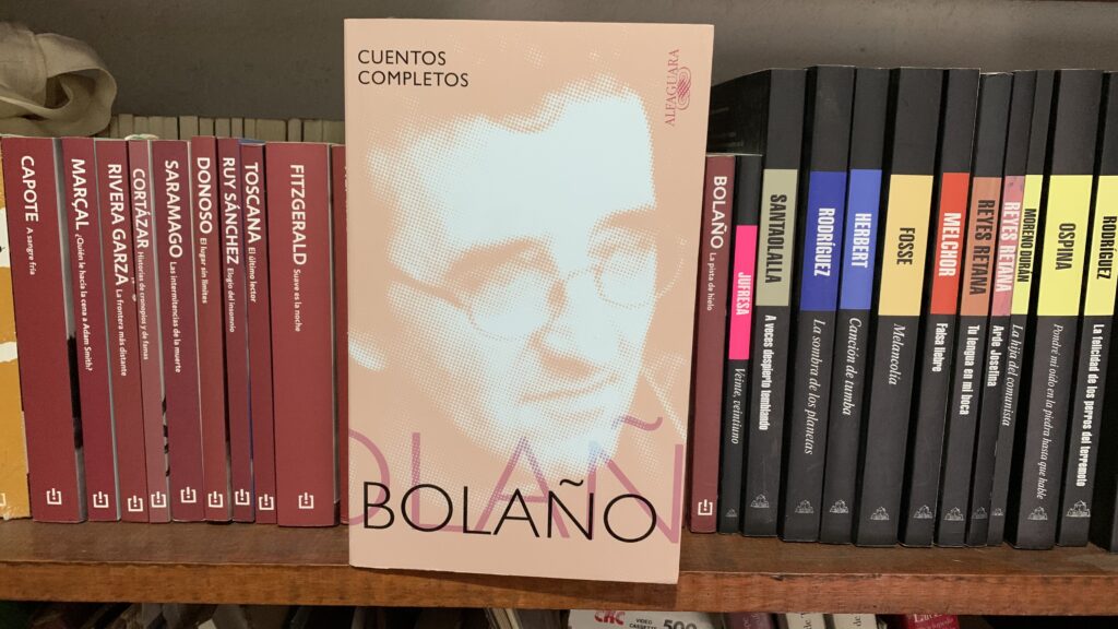Portada del libro de cuentos completos de Roberto Bolaño en editorial alfaguara