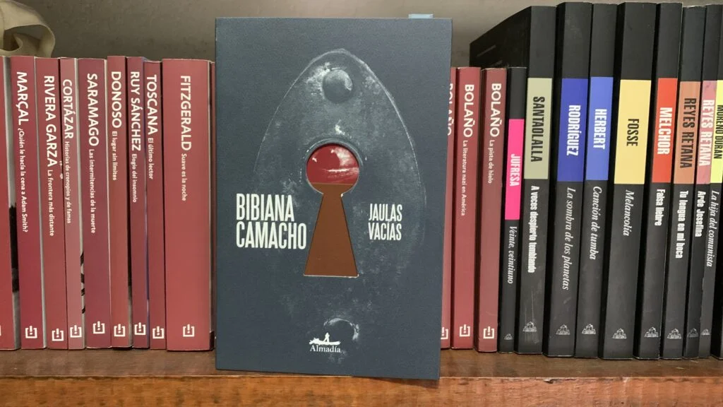 Portada del libro Jaulas vacías de la escritora mexicana Bibiana Camacho en editorial Almadía