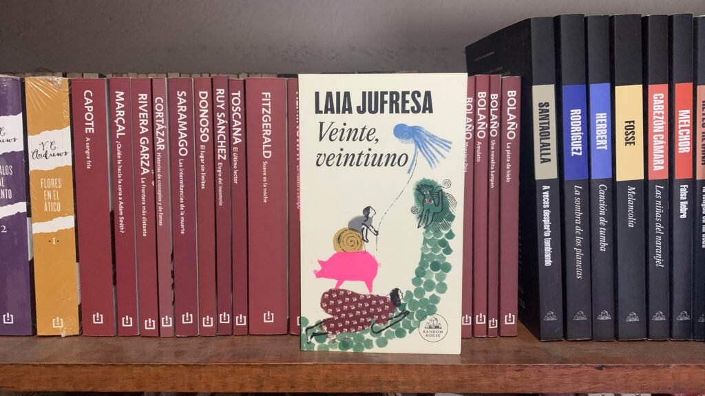 Portada del libro veinte, veintiuno de la escritora mexicana Laia Jufresa, en editorial Random House