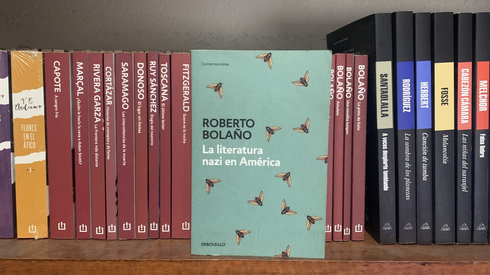 Portada del libro La literatura nazi en América del autor chileno Roberto Bolaño en editorial Debolsillo