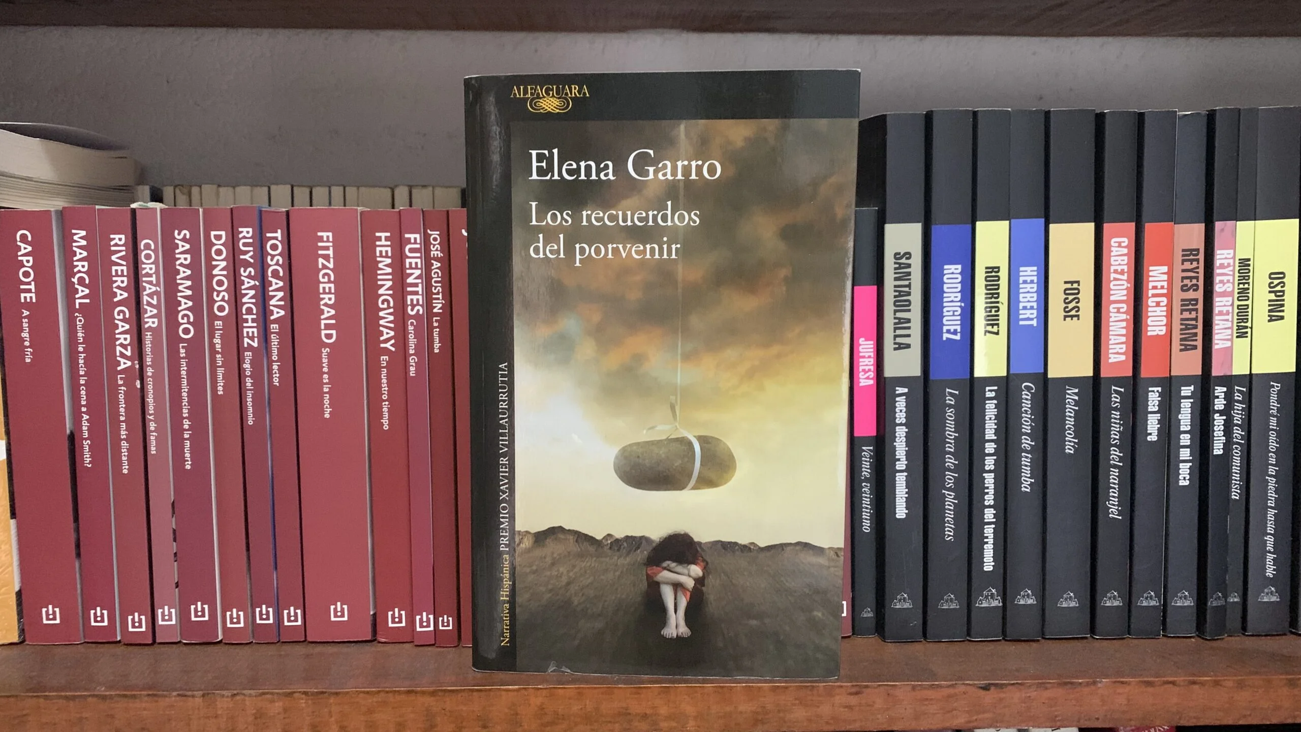 Portada del libro Los recuerdos del porvenir de la escritora mexicana Elena Garro en editorial Alfaguara