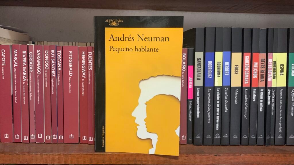 Portada del libro Pequeño hablante del escritor argentino Andrés Neuman en editorial Alfaguara