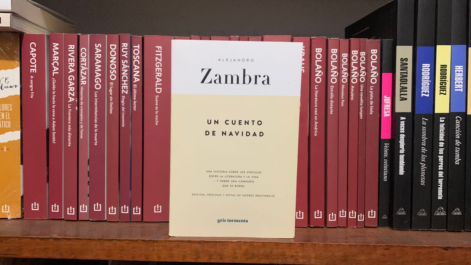 Portada del libro Un cuento de navidad del escrito chileno Alejandro Zambra en editorial Gris Tormenta publicado en el año 2023